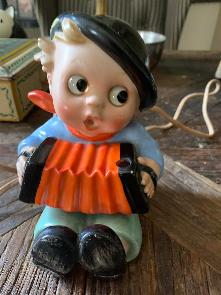 Vintage Goebel Rookverdrijver  parfumlamp- Jongen Accordeon, Antiek en Kunst, Curiosa en Brocante, Ophalen of Verzenden