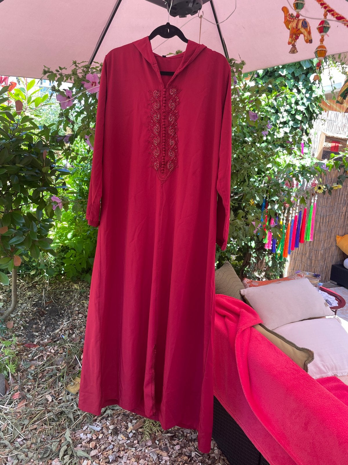 Nieuwe Rode Marokkaanse Kaftan met Capuchon en Borduurwerk, Maat 46/48 (XL) of groter, Ophalen of Verzenden, Zo goed als nieuw
