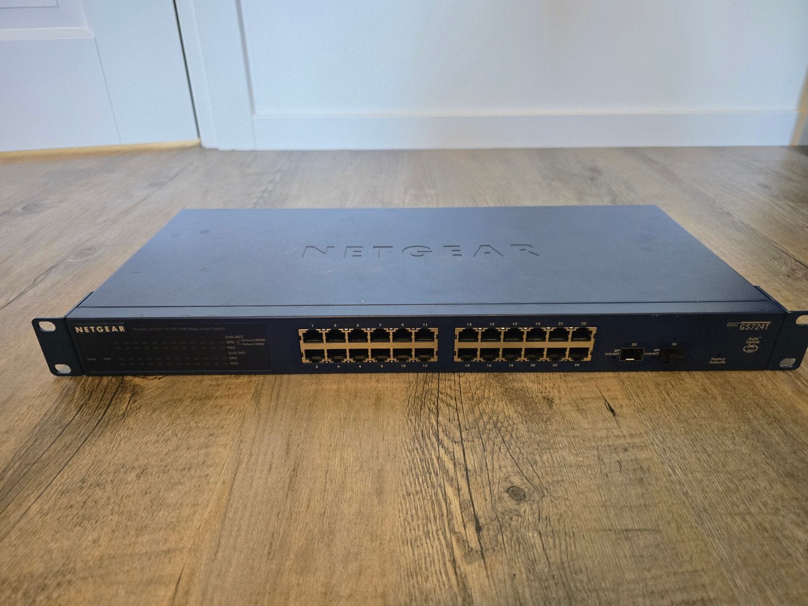 Netgear Prosafe Smart Switch GS724Tv4 24 poorts, Ophalen of Verzenden, Zo goed als nieuw