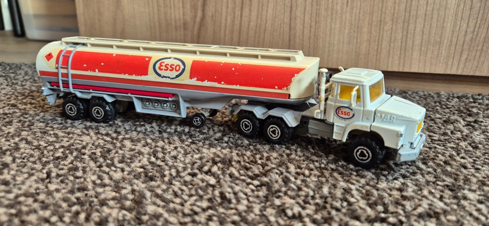 Vintage Majorette Scania 140 Super Torpedo Esso tankwagen, Ophalen of Verzenden, Gebruikt, Bus of Vrachtwagen, Majorette