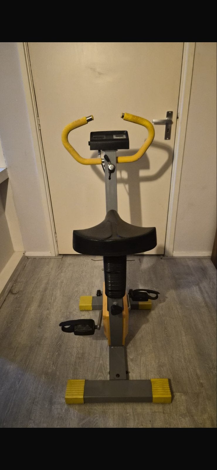 2de Hands Hometrainer - Werkt nog, zelf ophalen, Ophalen, Gebruikt, Metaal, Benen