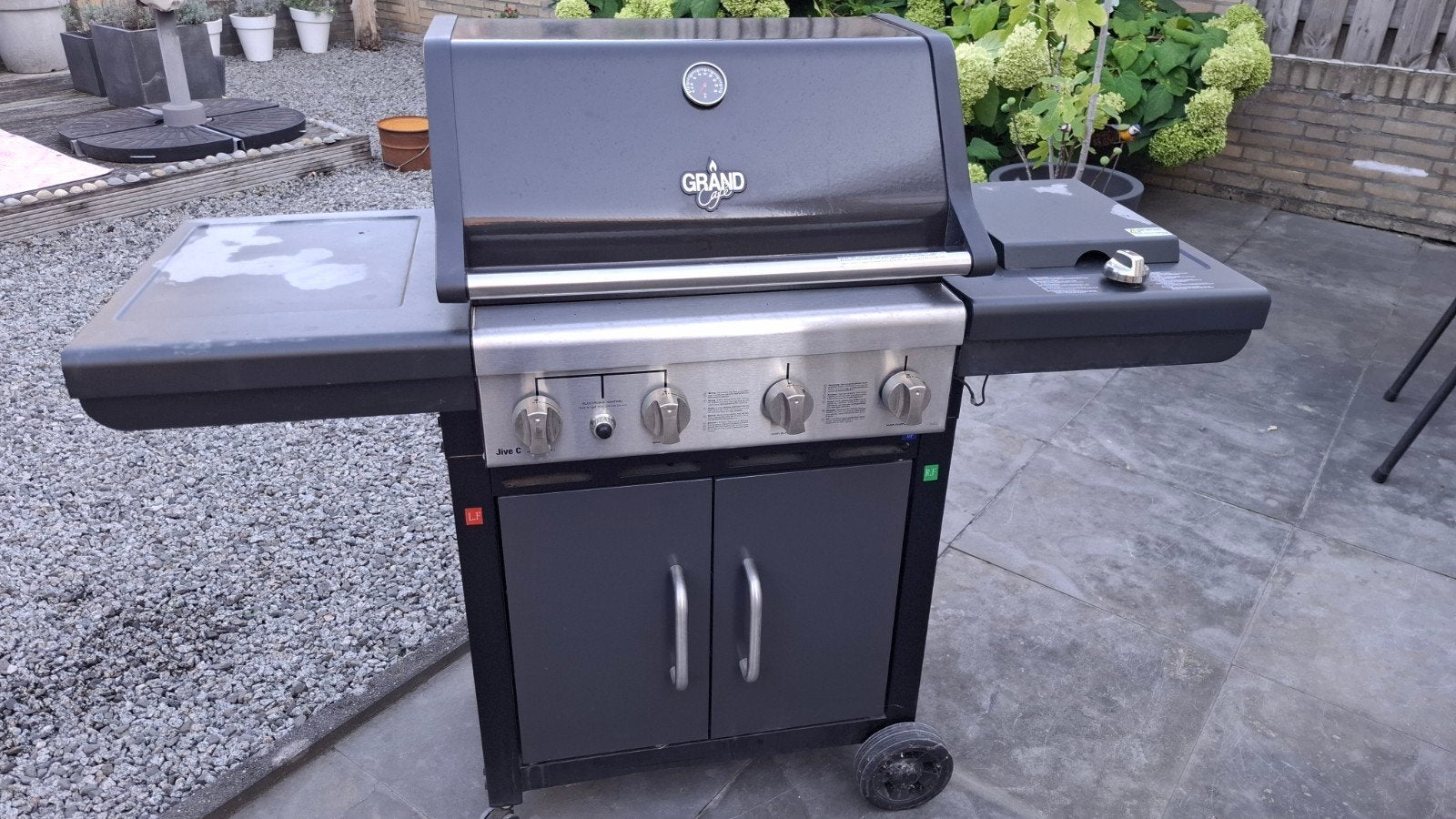 goedwerkende gas BBQ Grand café jive, Ophalen, Gebruikt