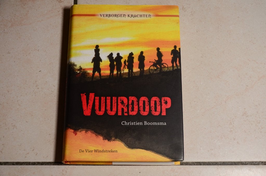 Verborgen krachten Vuurdoop / Christien Boomsma, Ophalen of Verzenden, Zo goed als nieuw, Fictie algemeen