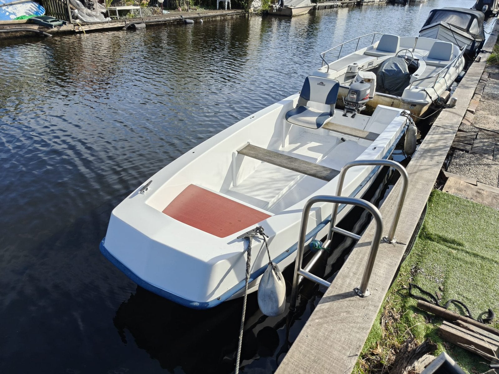 Stabiele boot met dubbele bodem, Watersport en Boten, Buitenboordmotor, Zo goed als nieuw, Polyester, Benzine