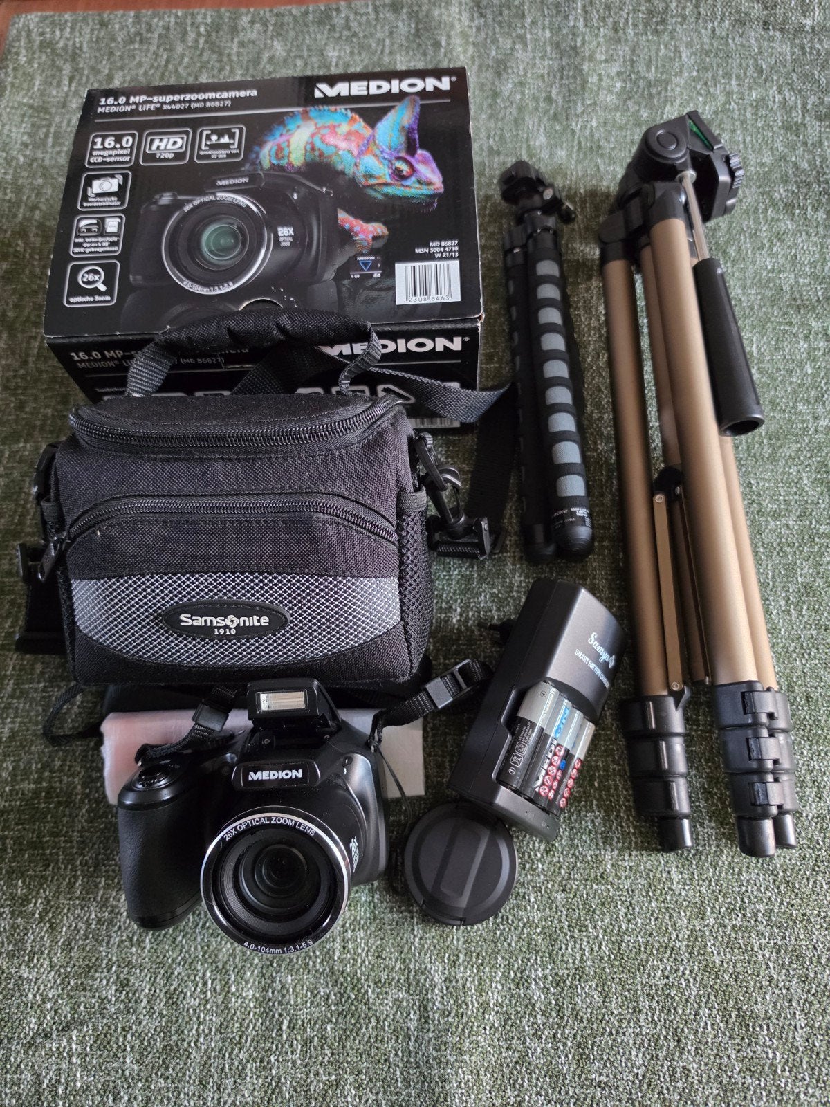 Medion X44027 (MD 86827) digitale camera met accessoires, Gebruikt, Overige typen, 16 megapixels, Ophalen of Verzenden