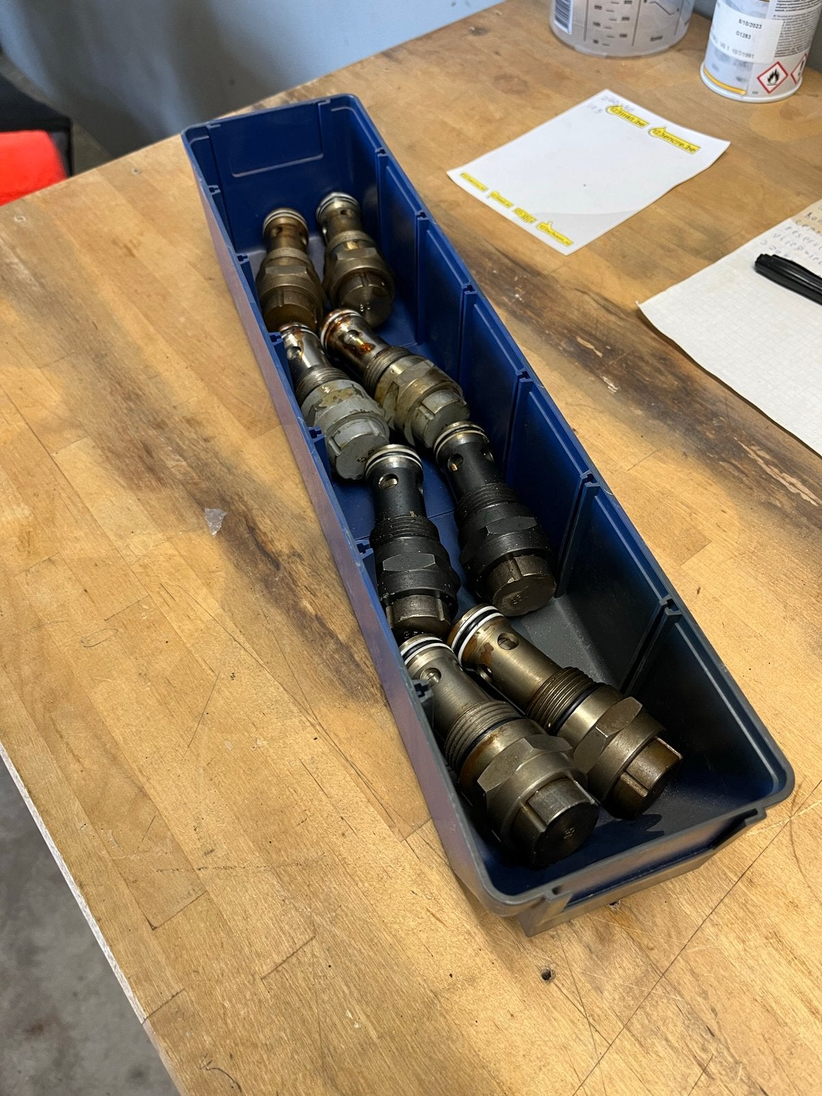 Bak met diverse hydraulische patroonkleppen, Ophalen of Verzenden, Zo goed als nieuw