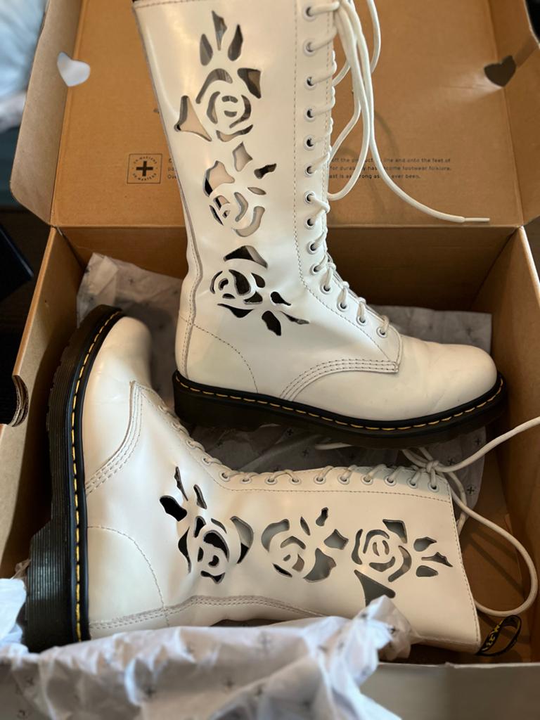 Nieuwe Dr. Martens witte boots met rozen - Airwair - Maat 39, Ophalen of Verzenden, Nieuw, Wit, Lage of Enkellaarzen