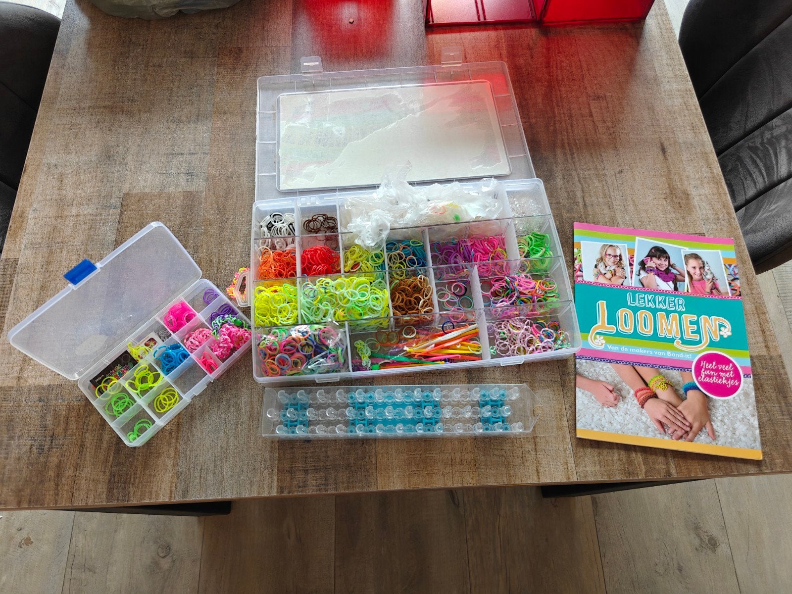 Grote set Loom elastiekjes met boek en accessoires, Gebruikt, Overige thema's, Meerkleurig, Ophalen of Verzenden