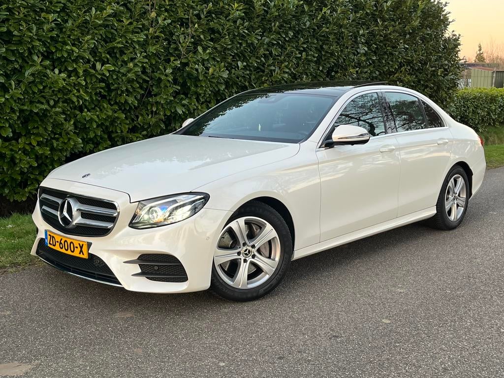 Mercedes-Benz E-Klasse E200 184pk AMG Business/Pano/, Achterwielaandrijving, Zwart, 4 cilinders, Wit