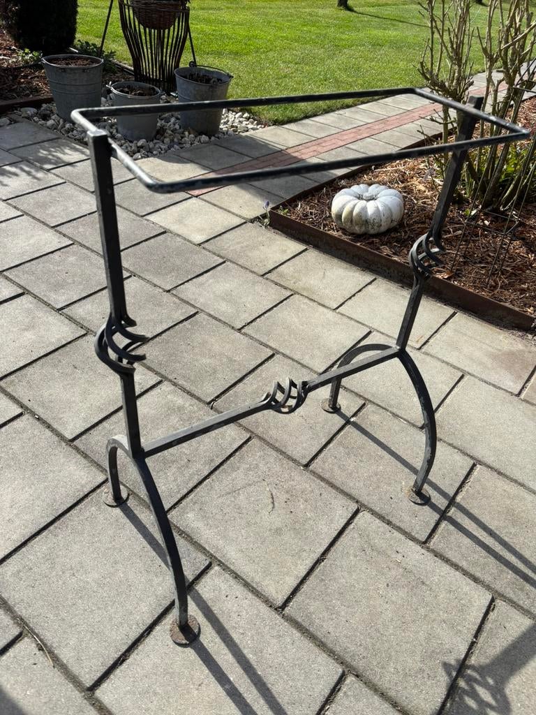 Metalen bloembak standaard, Ophalen, Minder dan 30 cm, Rond, Zo goed als nieuw