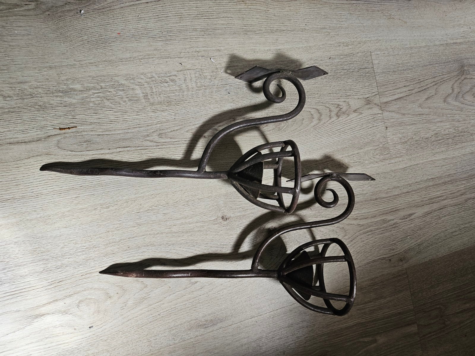 Set van 2 smeedijzeren kandelaars, Ophalen