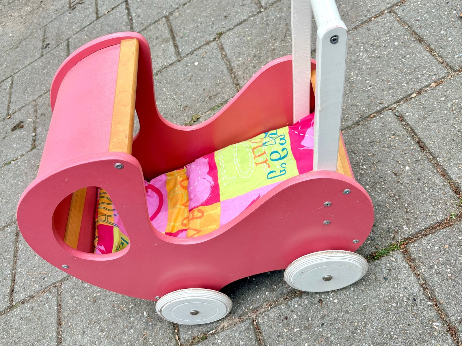 Houten poppenwagen roze met dekentje, Ophalen, Gebruikt, Meisje