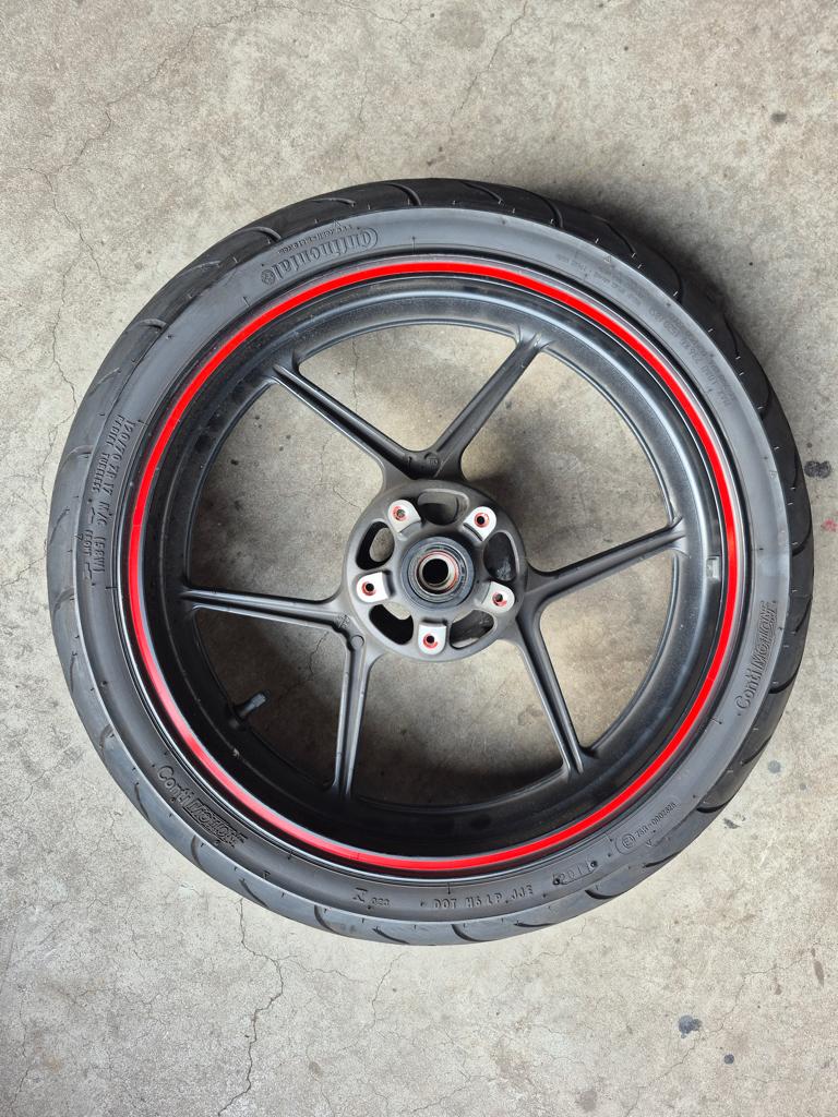 voor velg + band motor 120 / 70 / 17, Motoren, Ophalen of Verzenden, Gebruikt