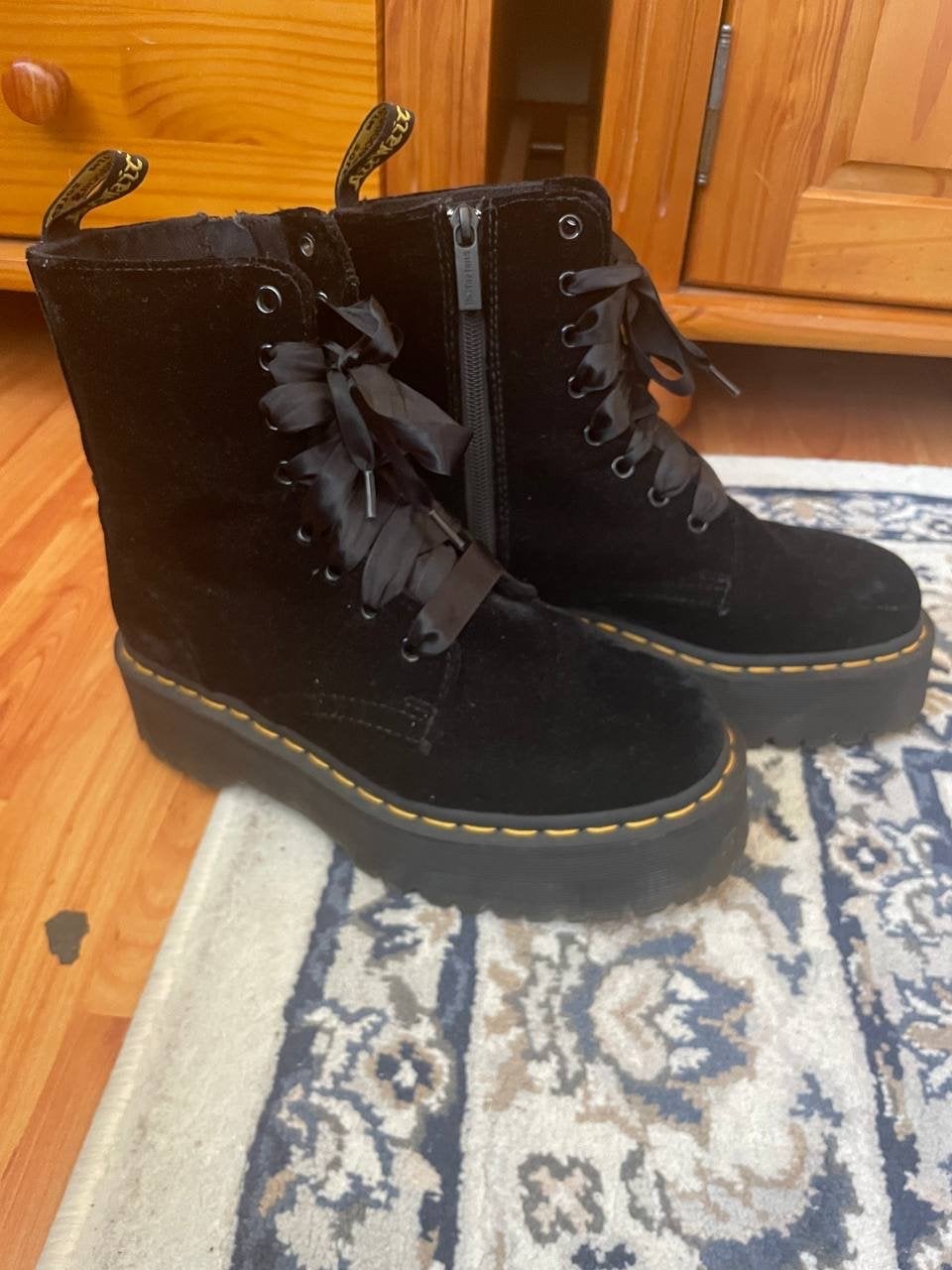 Dr. Martens jadon max plateau velvet 38, Ophalen of Verzenden, Nieuw, Zwart, Lage of Enkellaarzen