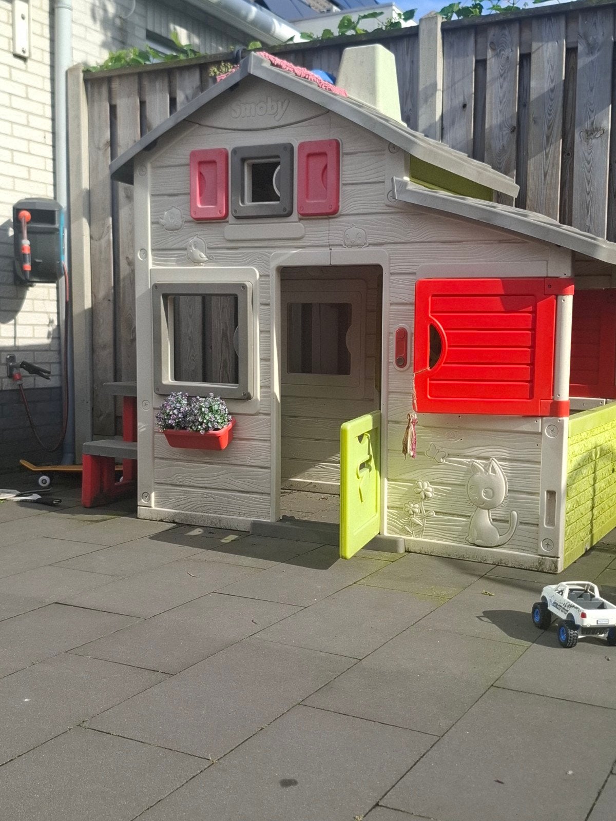 Smoby Speelhuisje met picknicktafel, Ophalen of Verzenden, Gebruikt, Kunststof