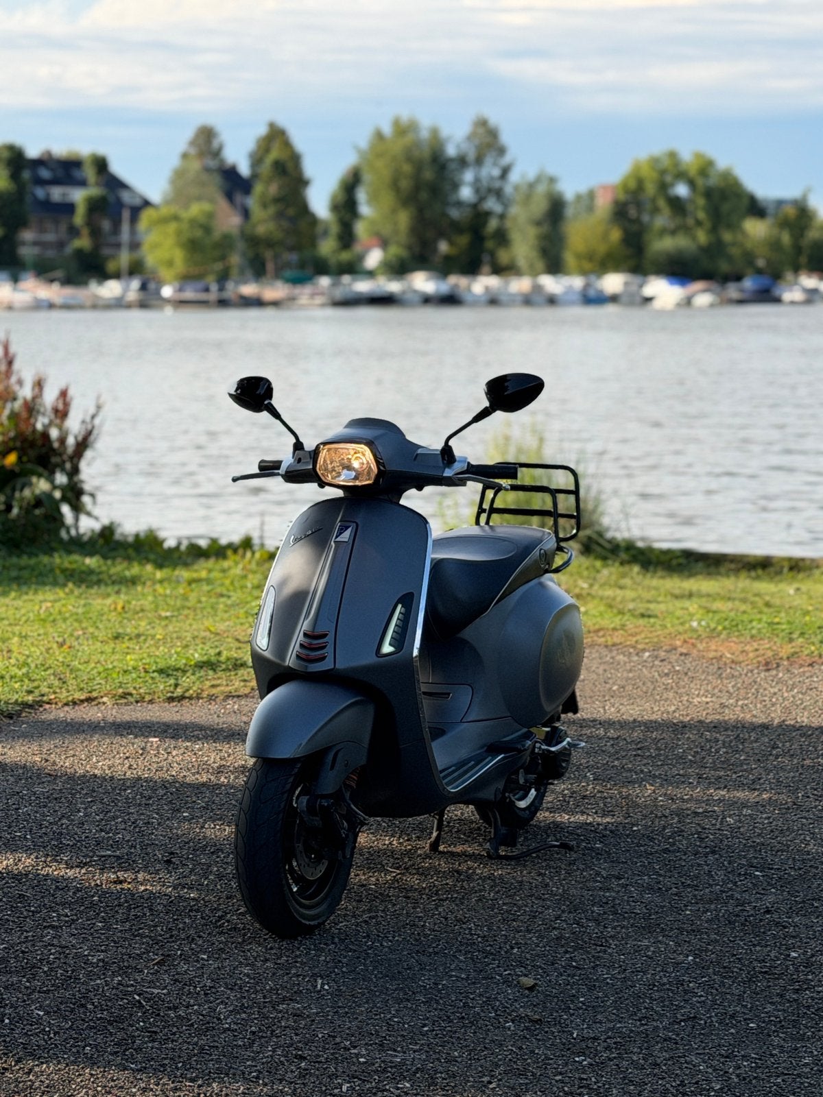 Vespa Sprint 2017 Mat Grijs – Milieuzone, Fietsen en Brommers, Scooters | Vespa, Ophalen, Zo goed als nieuw, Benzine