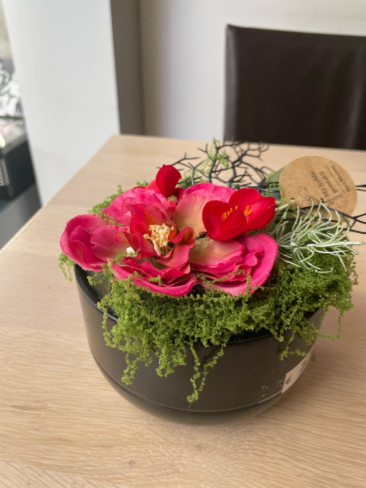 Kunstbloemstuk met mos en roze bloemen, Binnen, Gebruikt, Overige materialen, Ophalen of Verzenden