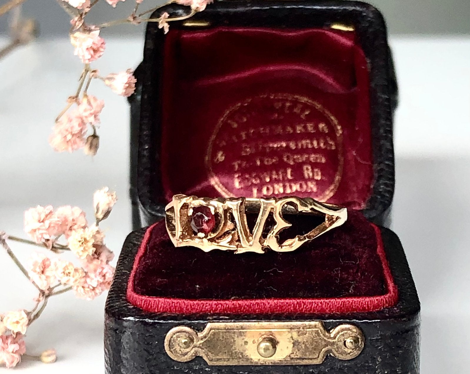 Vintage 9k gouden ring granaat love maat 17, Gebruikt, Ophalen of Verzenden, 17 tot 18, Met edelsteen