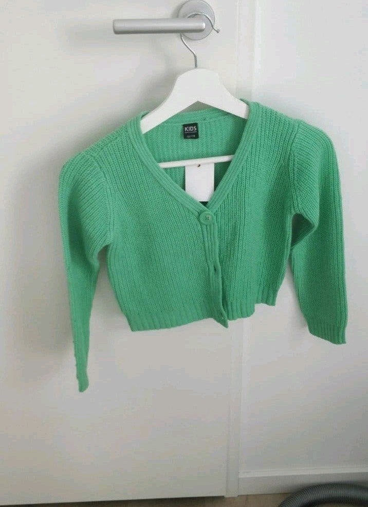 Groen gebreid vestje voor kinderen - Nieuw, Kinderen en Baby's, Kinderkleding | Maat 122, Meisje, Kids, Trui of Vest, Nieuw