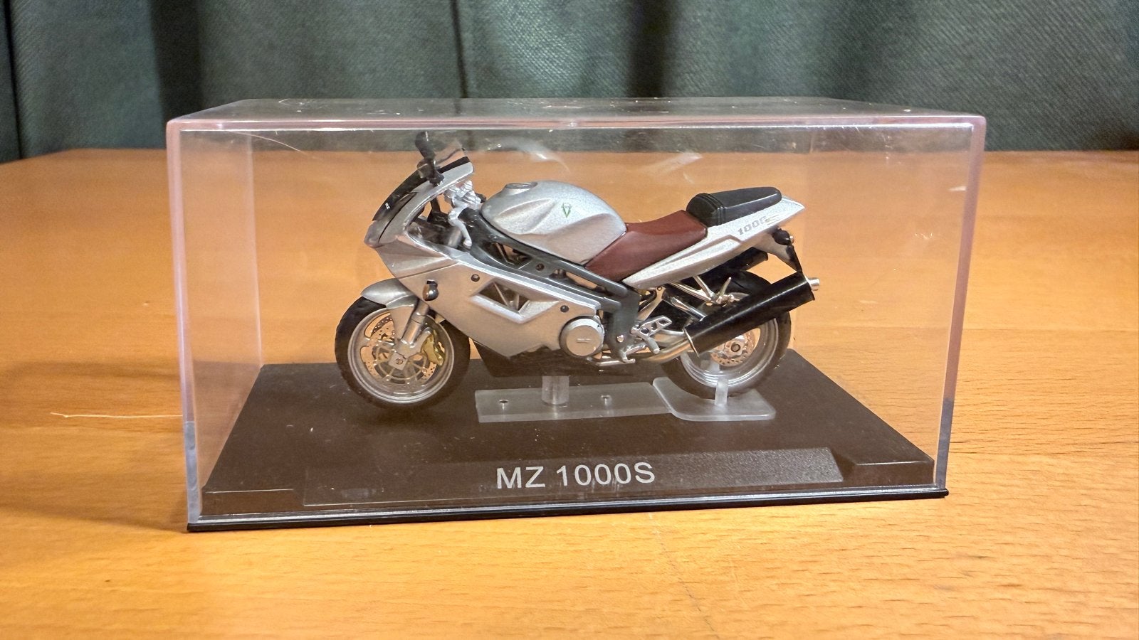 MZ 1000S modelmotor schaal 1:24 in vitrine, Ophalen of Verzenden, Zo goed als nieuw, Overige typen, Overige merken