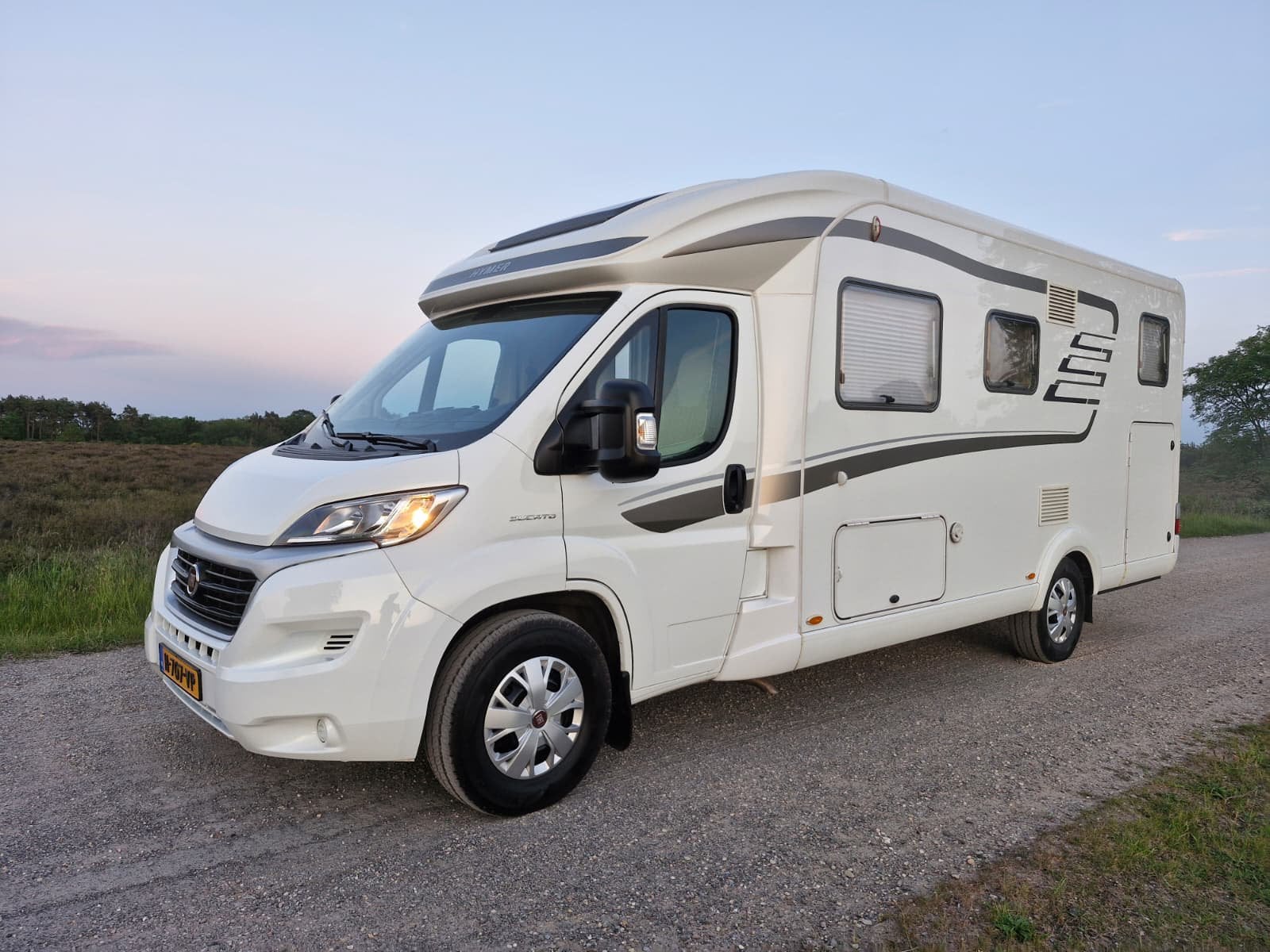 Hymer T588SL 2016 Alko-Chassis Camera Cruise XXL Garage, Caravans en Kamperen, Campers, Koelkast, Ringverwarming, Fiat, 7 tot 12 maanden geleden