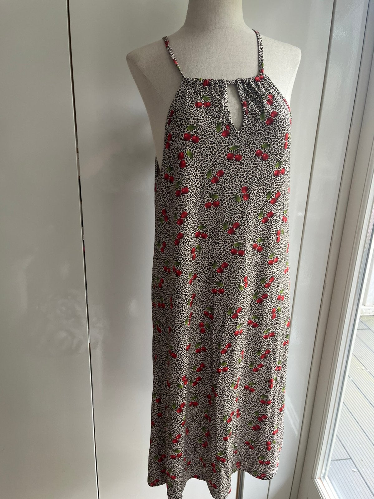 Geisha jurk kersen  print maat 36 nieuw valt groter, Kleding | Dames, Meerkleurig, Nieuw, Ophalen of Verzenden, Maat 36 (S)