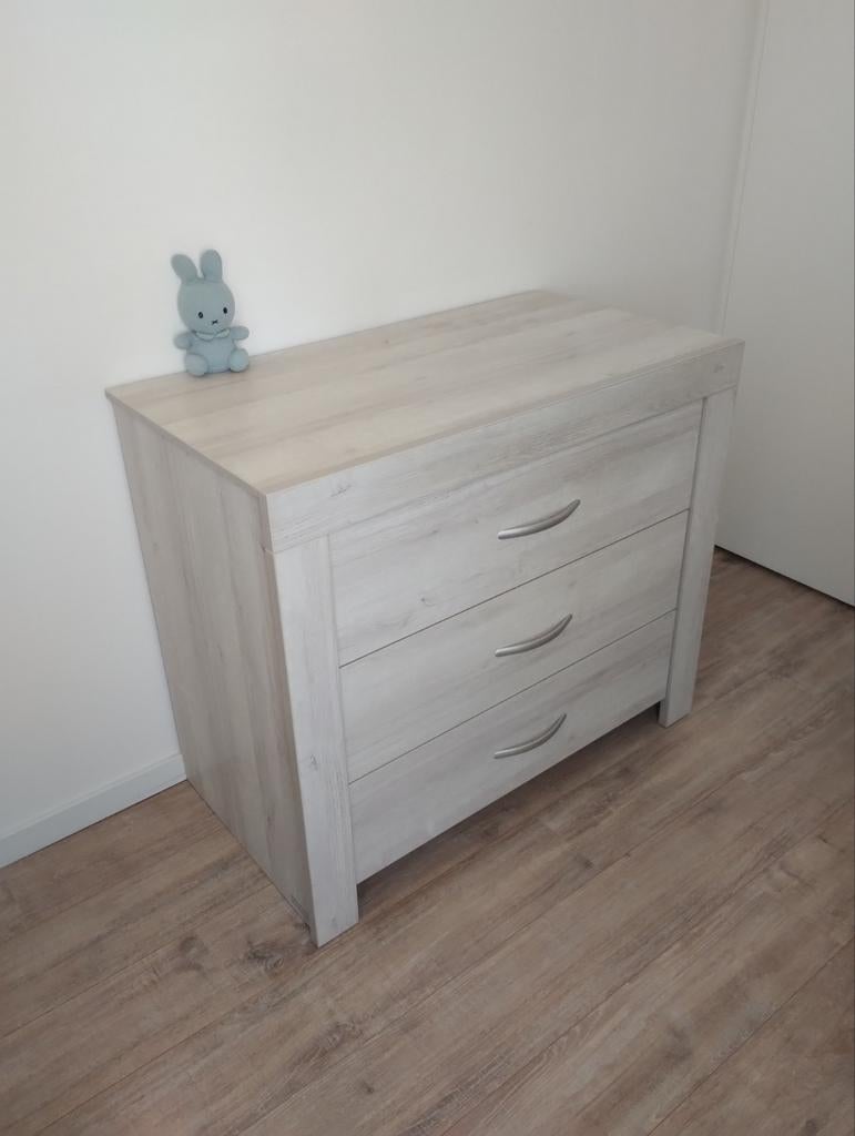 Babykamer set: Ledikant en Commode, Ophalen, Zo goed als nieuw, Ledikant