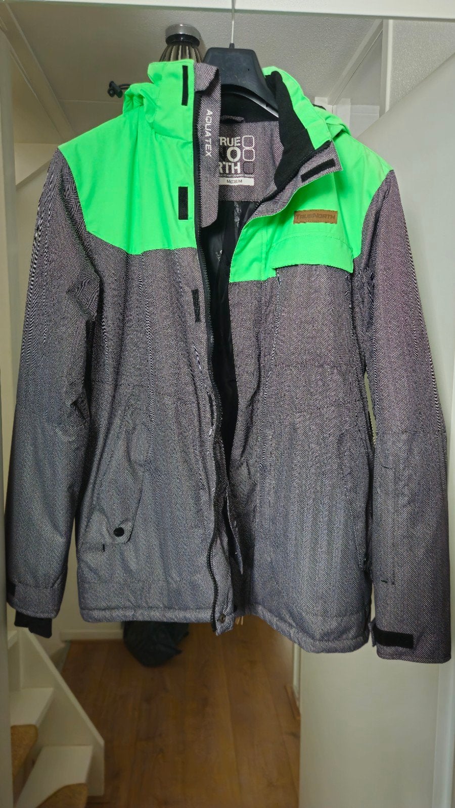 Wintersport Jas Nieuw, Overige merken, 100 tot 140 cm, Nieuw, Ophalen of Verzenden
