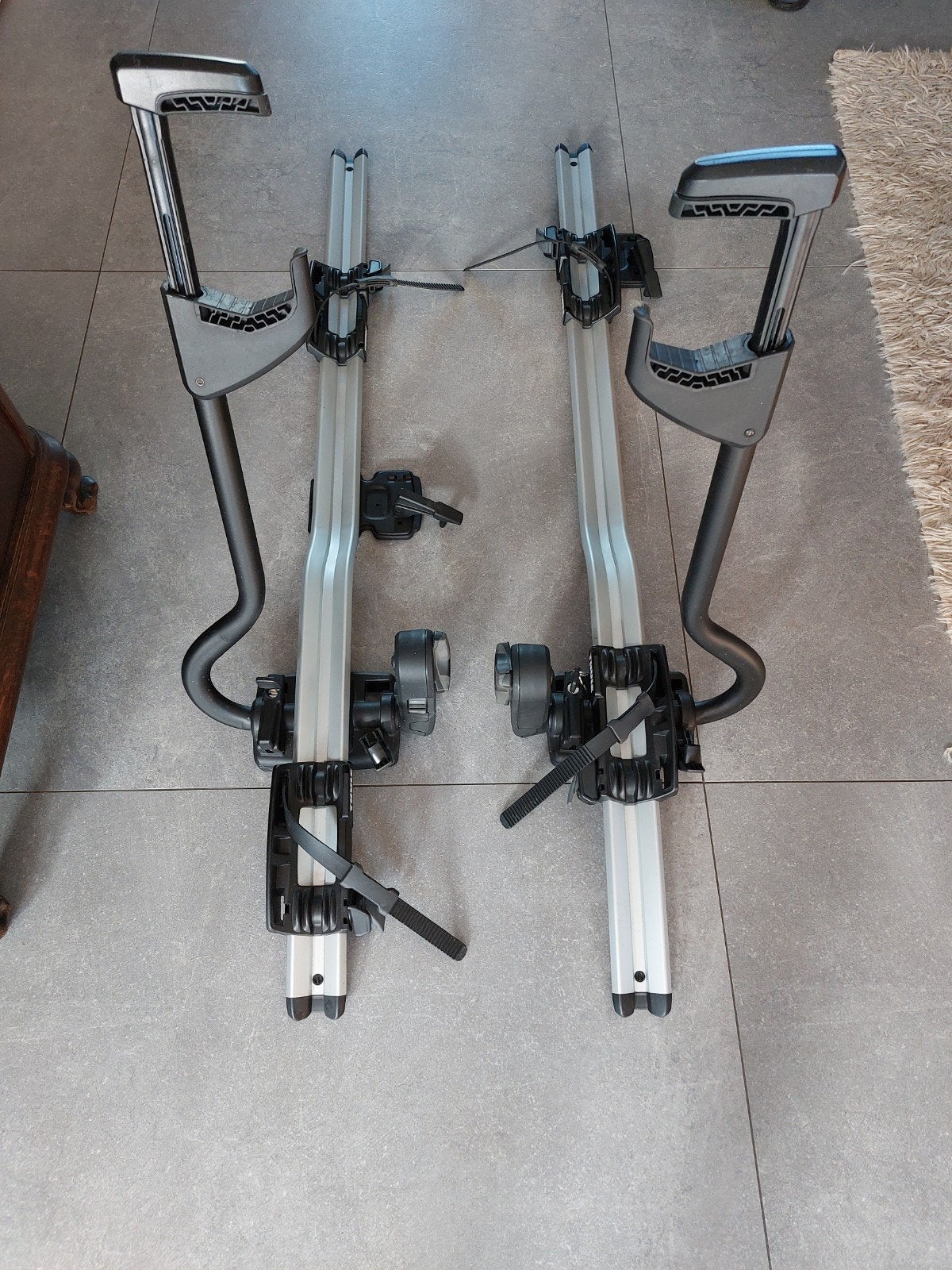 Thule ProRide 598 Dakdrager Fietsendrager (2 stuks), Ophalen, Zo goed als nieuw, Dakdrager, Brede banden