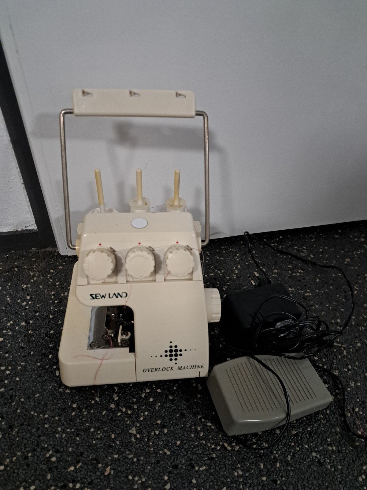 Sew Land Overlock Machine - Gebruikte Lockmachine, Ophalen of Verzenden, Gebruikt, Lockmachine, Overige merken