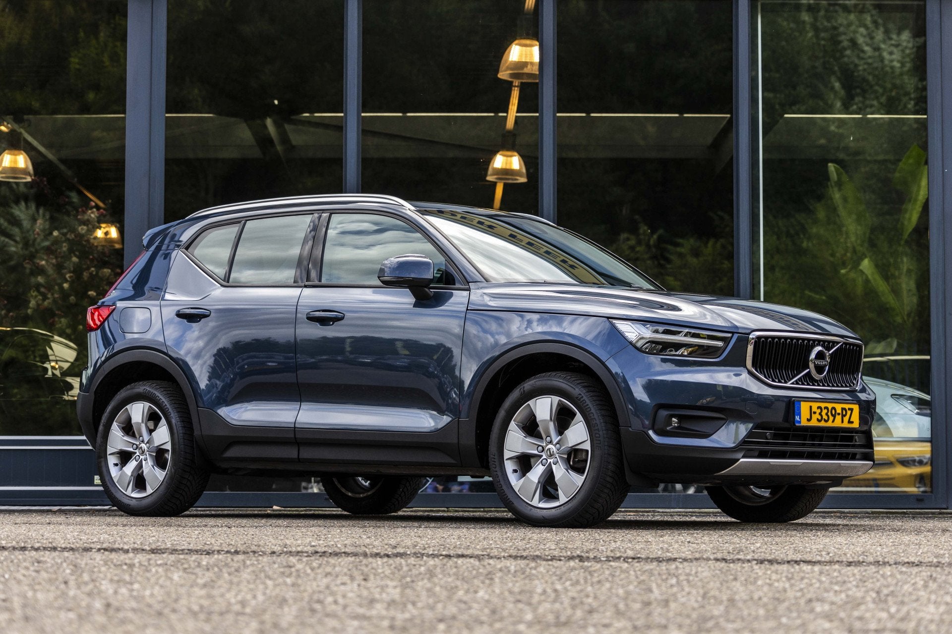 Volvo XC40 2.0 B4 Business Pro (bj 2020, automaat), Auto's, Dealer onderhouden, Euro 6, 4 cilinders, 1969 cc