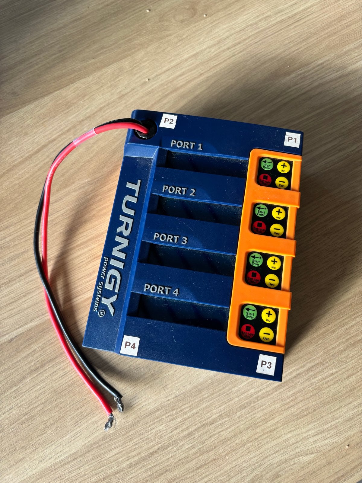 Turnigy 4-kanaals 400W LiPo lader (max 6S), Ophalen of Verzenden, Gebruikt