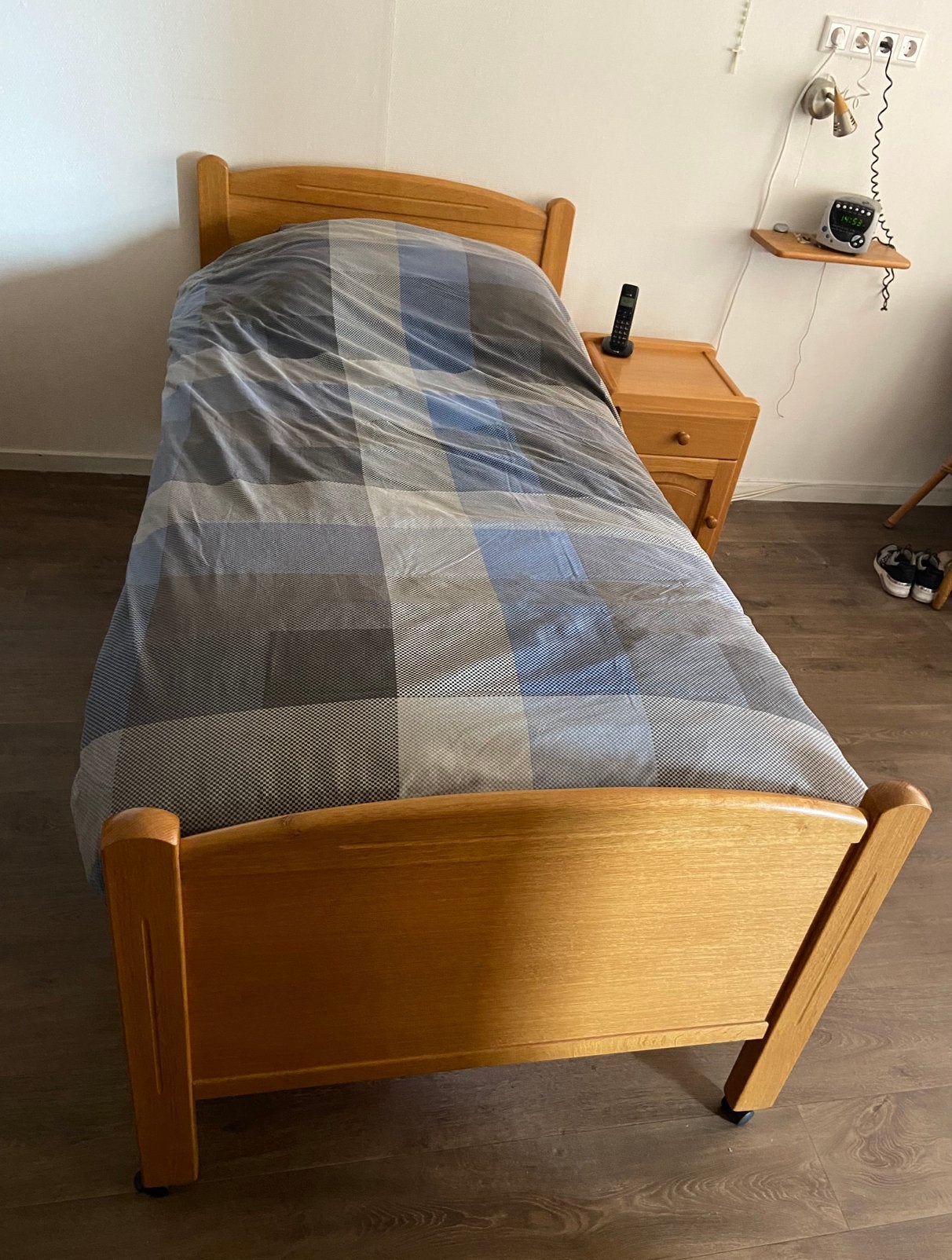 1-persoons seniorenbed, electrische bodem, Ophalen, 90 cm, Eenpersoons, Zo goed als nieuw
