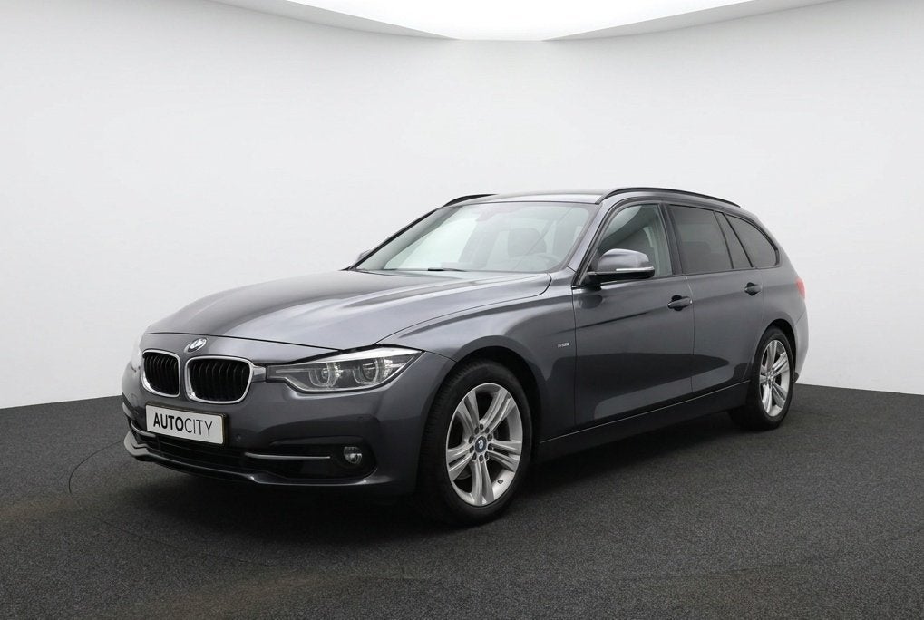 BMW 3 Serie 318i Touring Sportline Pano | Trekhaak | Sportst, Auto's, Automaat, Gebruikt, Euro 6, 1465 kg