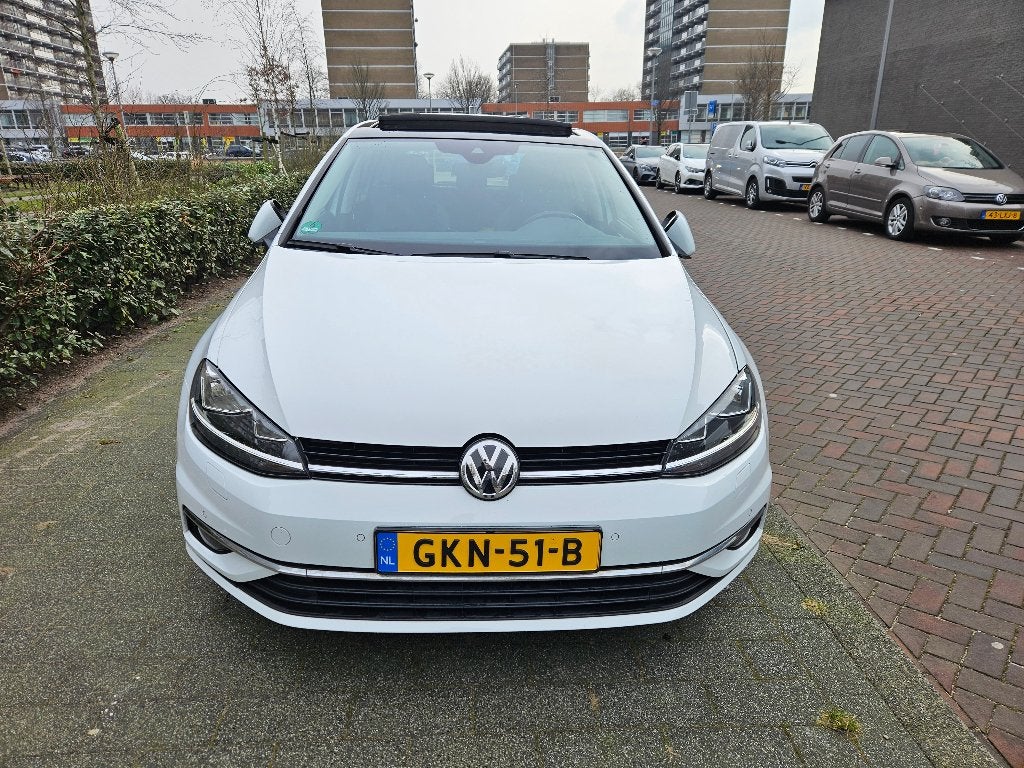 Volkswagen Golf 1.0 TSI 2018 PANO ACC Blindspot, Voorwielaandrijving, 610 kg, Handgeschakeld, 3 cilinders