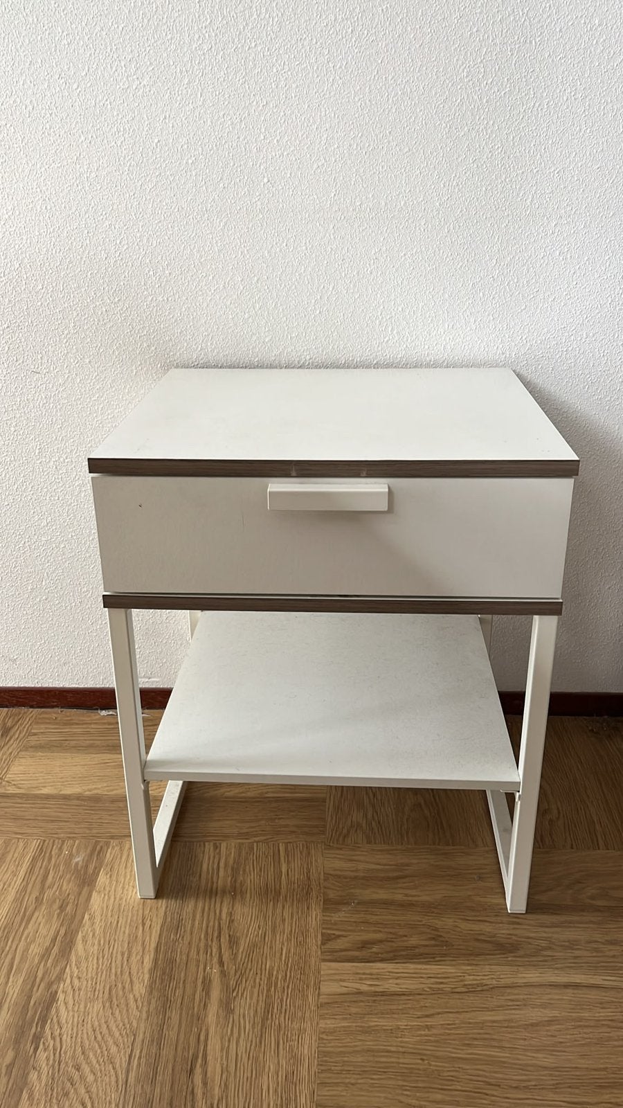 Nachtkastjes - Wit (2x beschikbaar) - gratis - ZSM ophalen, Huis en Inrichting, Slaapkamer | Nachtkastjes, Ophalen, Minder dan 45 cm