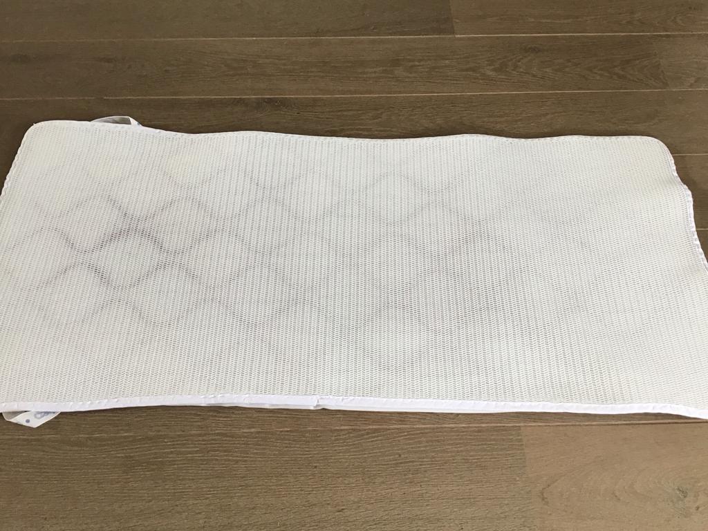 Aerosleep matrasje voor ledikantje + hoeslakentje, Kinderen en Baby's, Kinderkamer | Bedden, Ophalen, Gebruikt, Minder dan 140 cm