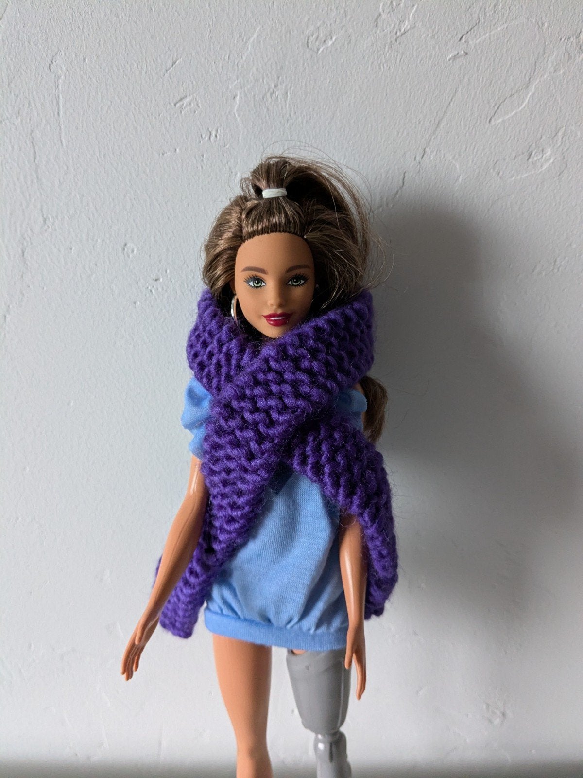 Handgemaakt! Dikke paarse sjaal voor een modepop, Ophalen of Verzenden, Zo goed als nieuw, Kleertjes