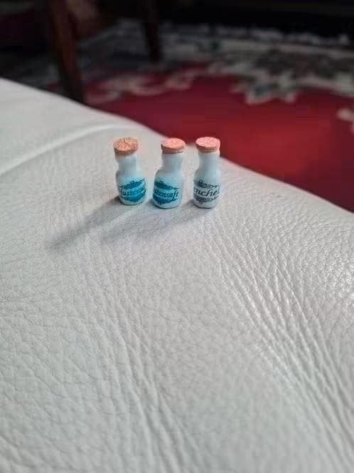 Reutter Porzellan Miniatuur Flesjes - Poppenhuis Accessoire, Verzamelen, Ophalen of Verzenden, Zo goed als nieuw, Decoratie