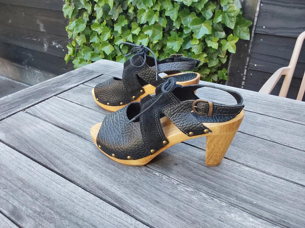 Zwarte klompen/sandalen maat 37, Zwart, Sandalen of Muiltjes, Ophalen of Verzenden, Onbekend