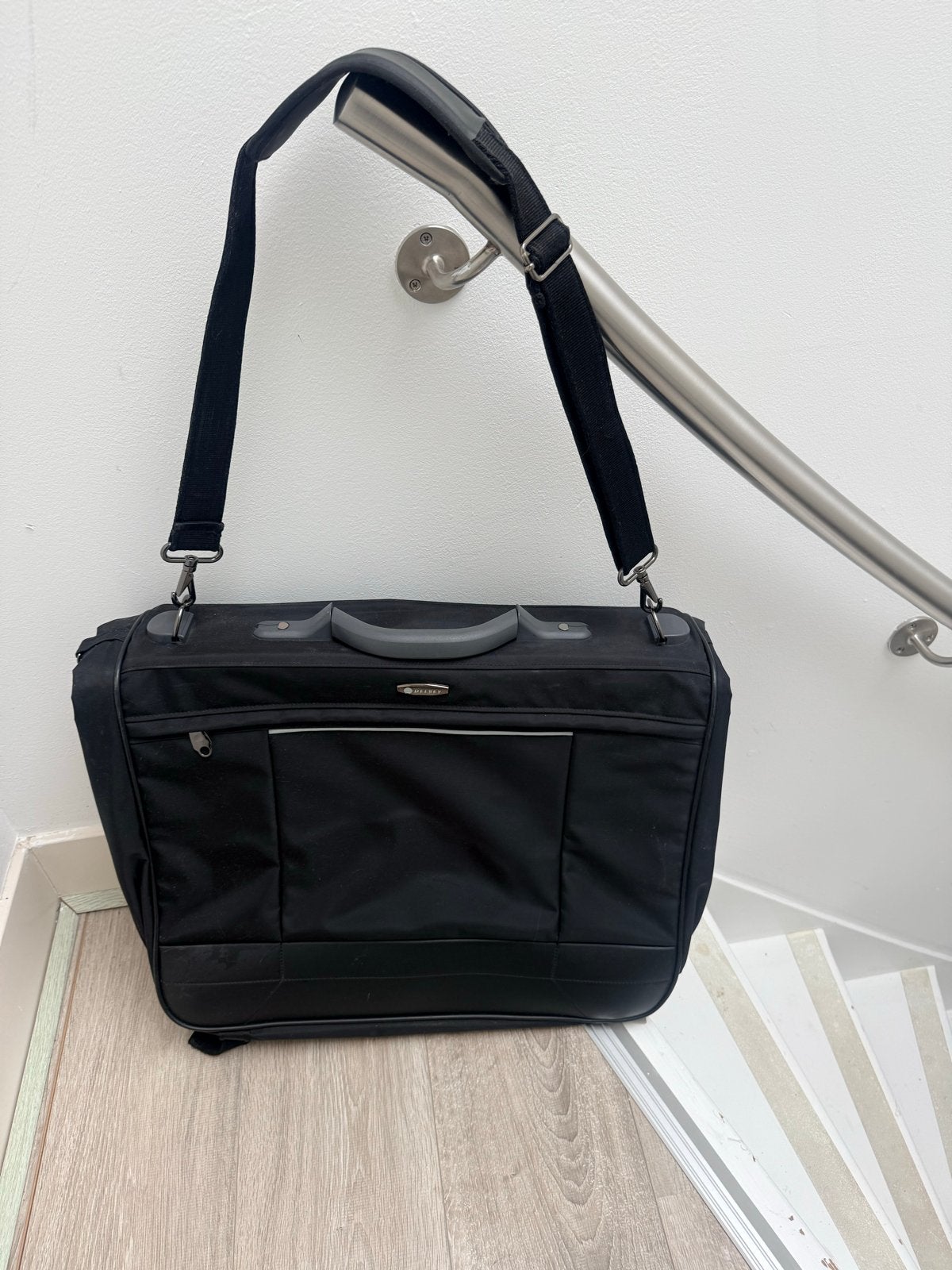 Delsey Kledinghoes / Reistas - Zwart, Ophalen, Gebruikt, 20 tot 30 cm, Zwart