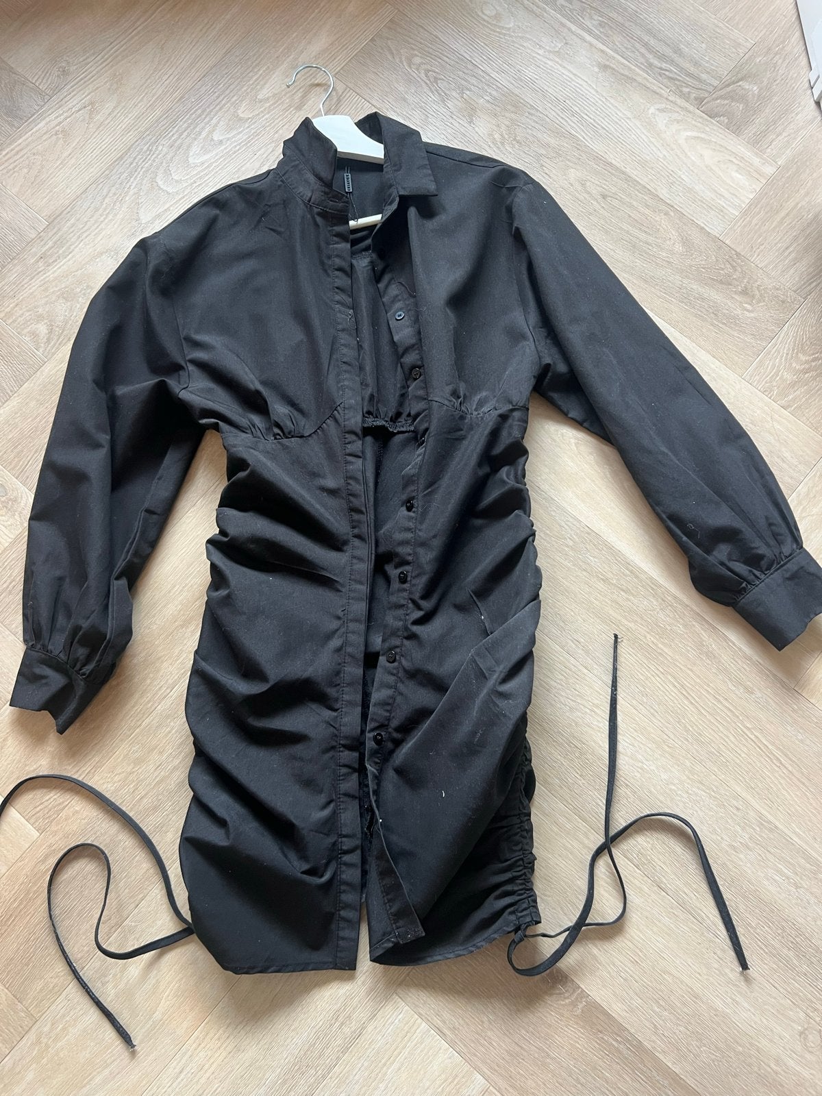 Zwarte blousejurk met ruches van Loavies maat XS, Zwart, Ophalen of Verzenden, Zo goed als nieuw, Maat 34 (XS) of kleiner