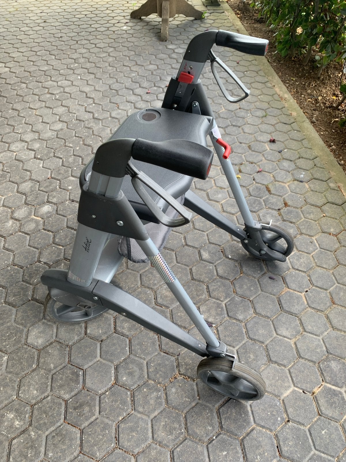 Rollator , merk active, Ophalen, Gebruikt