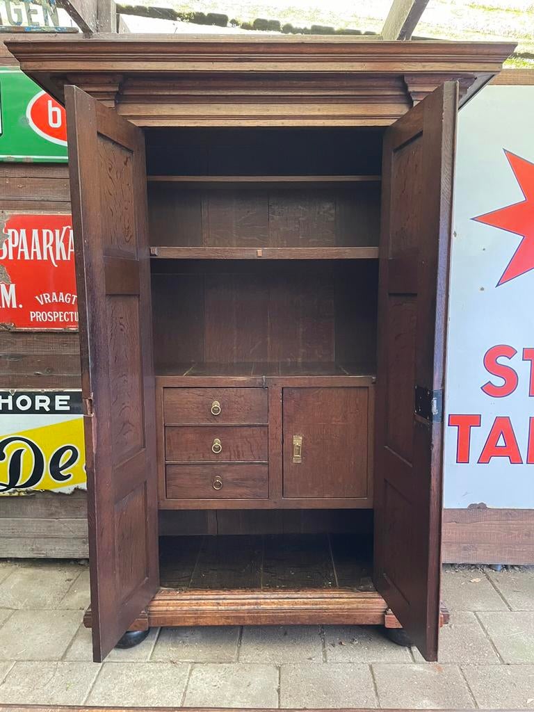 Antieke eiken kast met drie geheime lades., Ophalen