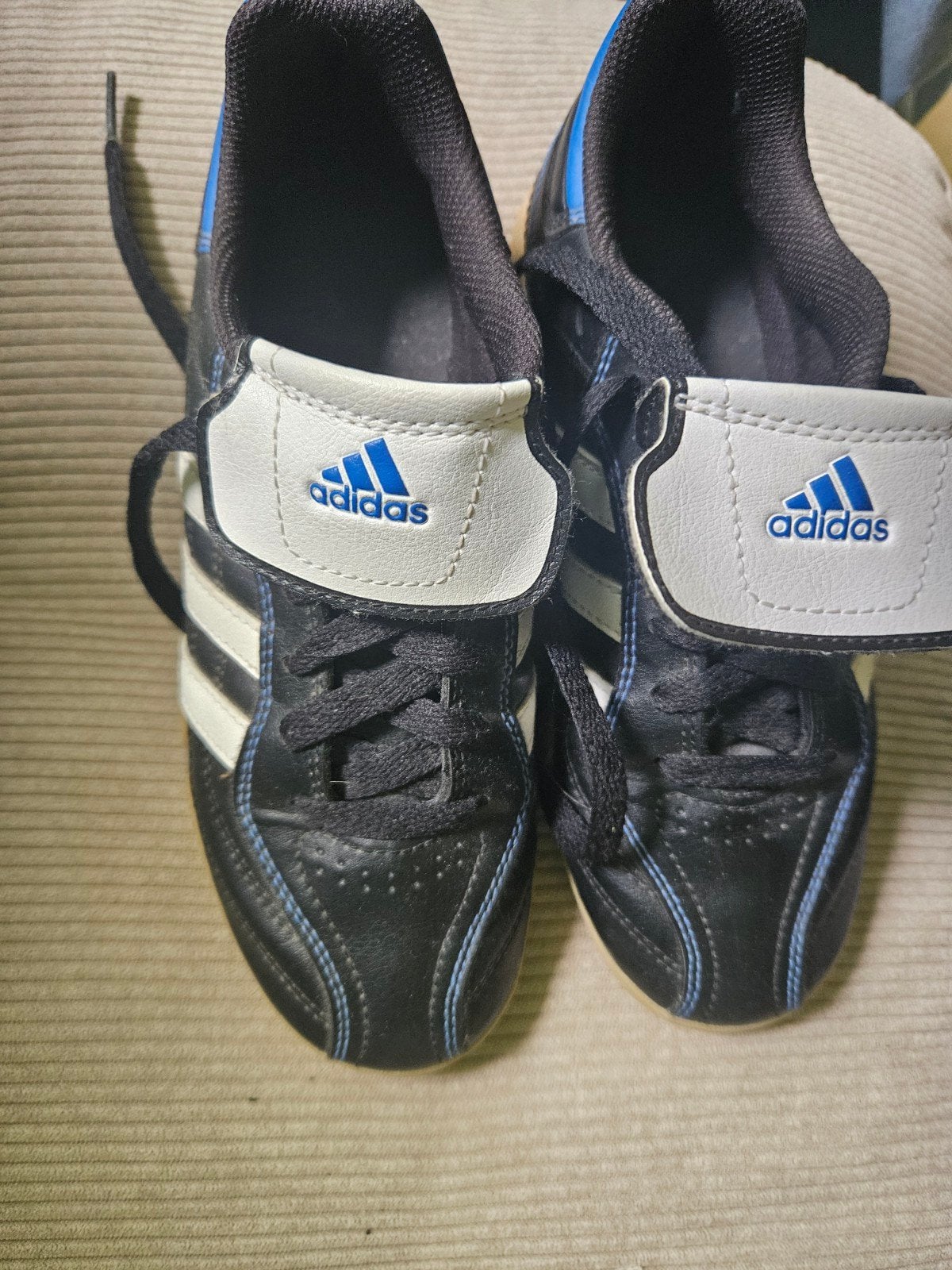 Adidas zaalschoenen, Sport en Fitness, Korfbal, Ophalen of Verzenden, Zo goed als nieuw, Schoenen