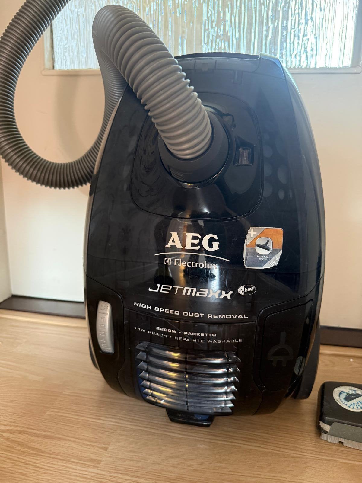 AEG stofzuiger 2200Watt, Ophalen of Verzenden, Zo goed als nieuw