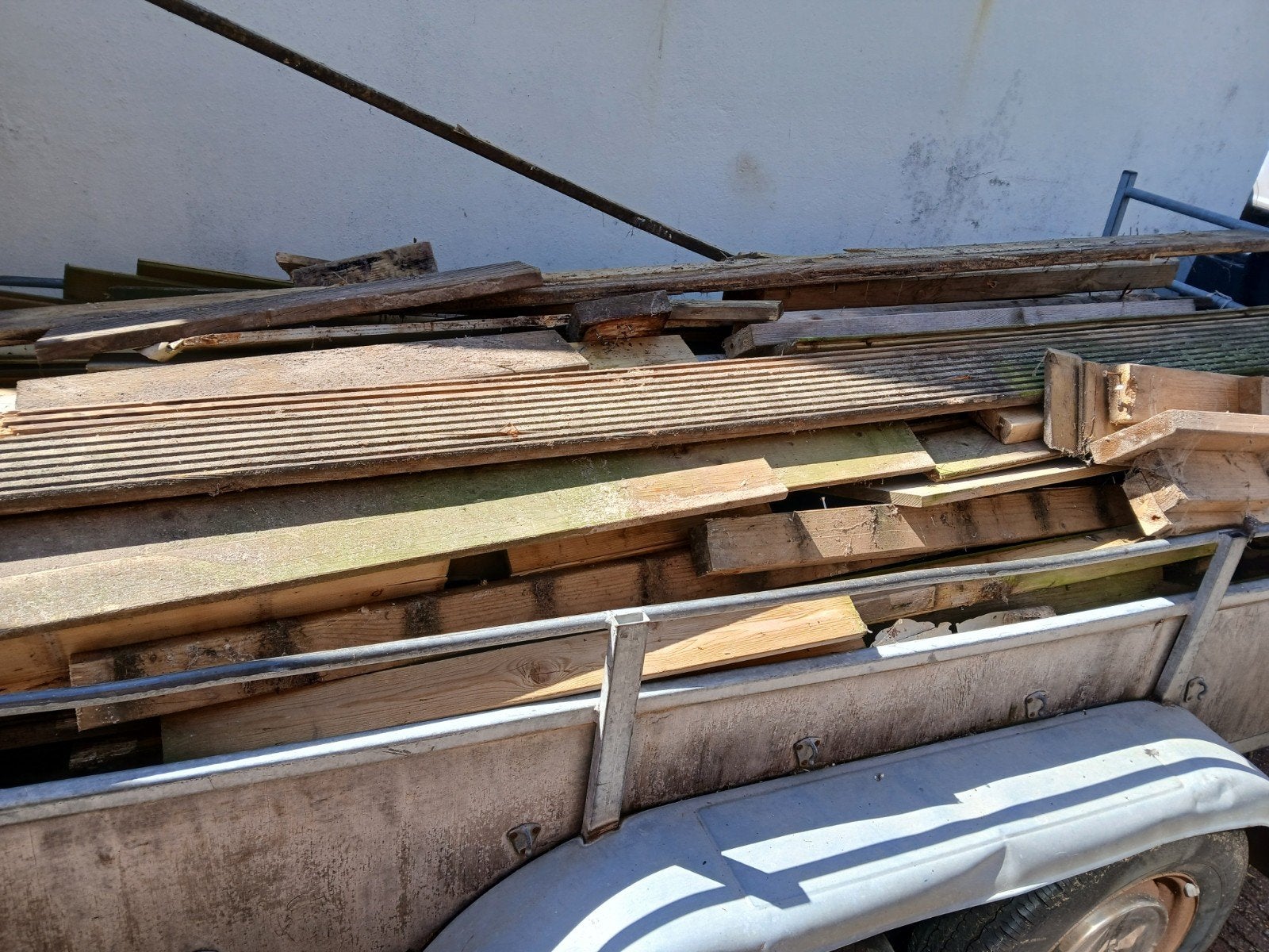 Gratis kar vol tuinhout of brandhout (excl. kar), Minder dan 3 m³, Ophalen, Overige houtsoorten, Blokken