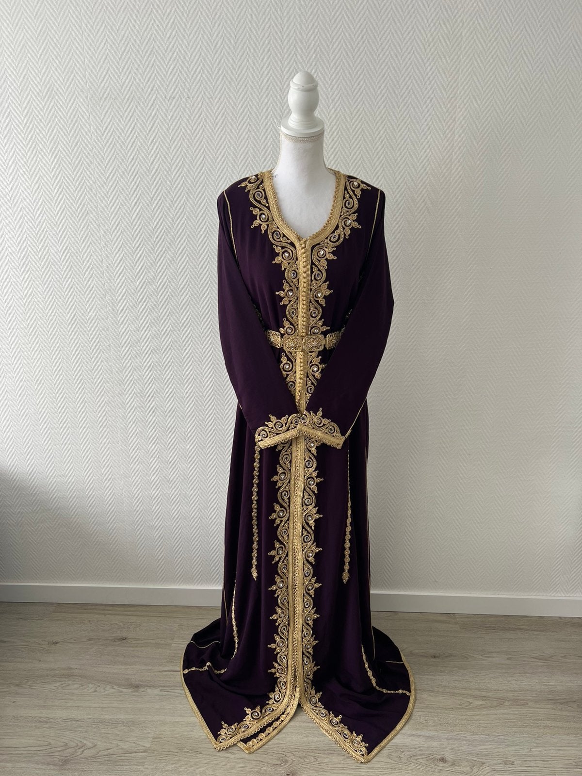 Te huur: Donkerpaarse Takshita (Maat S/M), Maat 38/40 (M), Overige typen, Paars, Ophalen of Verzenden