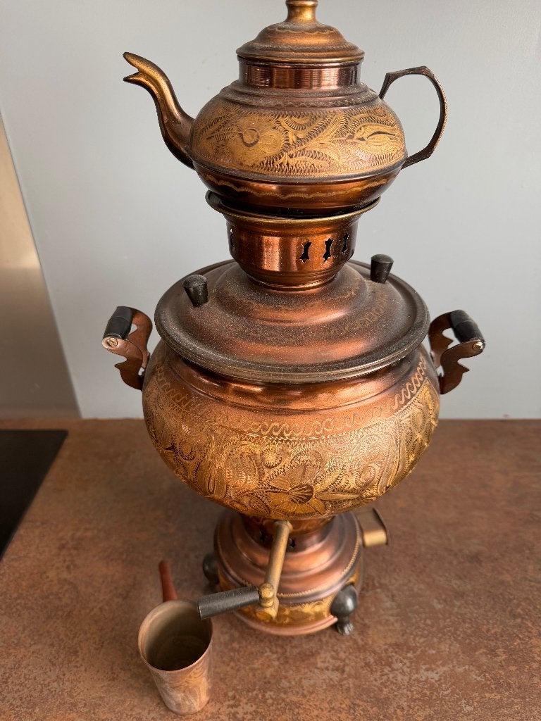 Koperen samovar met deksel en theepot uit Erzincan, Turkije., Ophalen, Gebruikt, Metaal