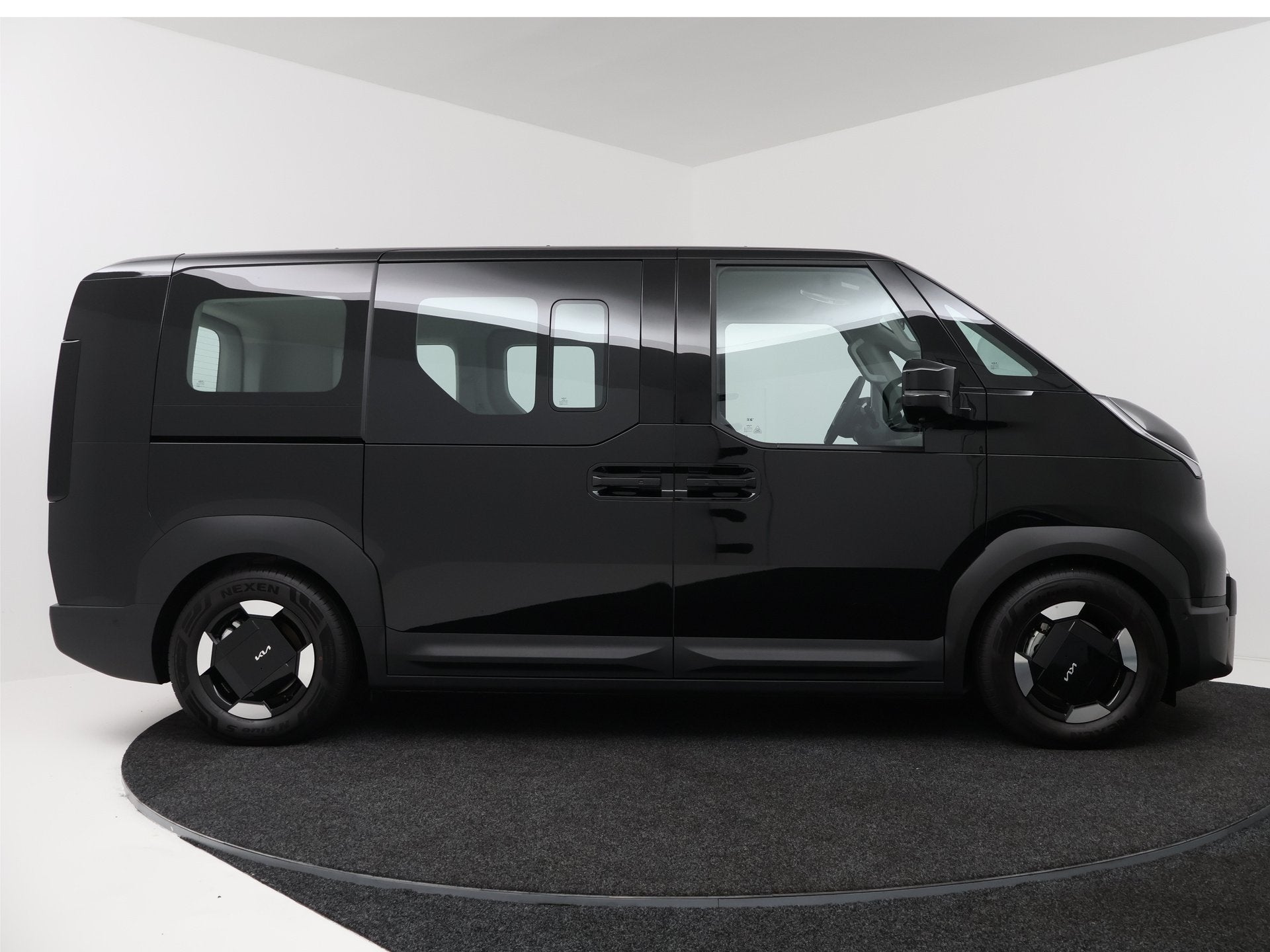 Kia PV5 Passenger Elite Executive | Company Car | 10 Jaar Ga, Auto's, 12 maanden, Overige modellen, 435 min, Zwart